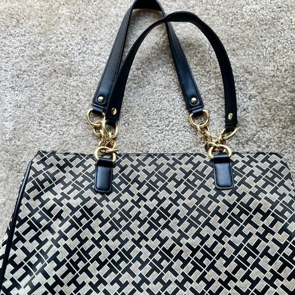 Tommy Hilfiger Signature "TH" Logo Black & Tan Large Canvas Purse 2019 - Picture 10 of 16